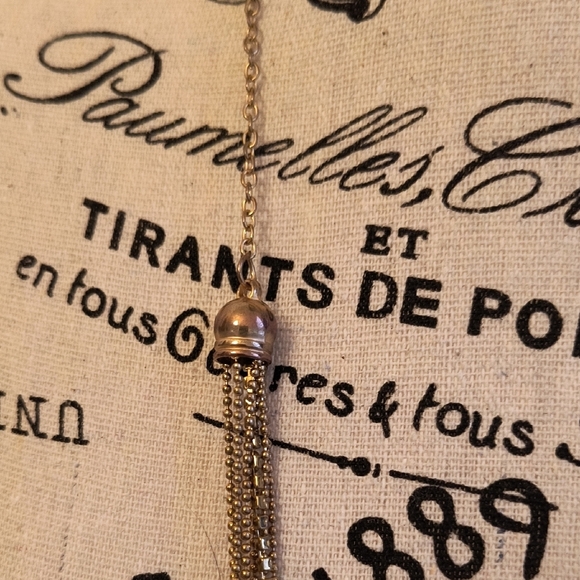 Elegant Gold-Tone Necklace - Picture 3 of 5